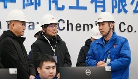 自治區(qū)人大調(diào)研組蒞臨華御化工調(diào)研用水、節(jié)水情況